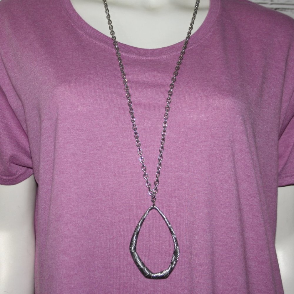 Beautiful silver Erica Lyons statement Necklace 35-38"